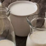 grieku-jogurts-vai-kefirs-kurs-patiesiba-ir-veseligaks.webp.webp